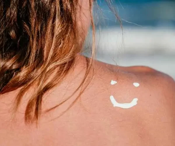 How to Put Lotion on Your Back by Yourself: 5 Easy Ways