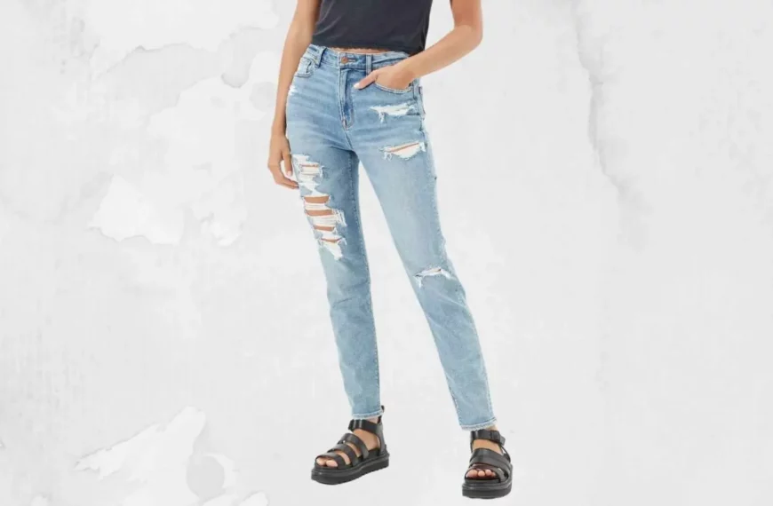 14 Best Mom Jeans (Plus, How to Wear Them)