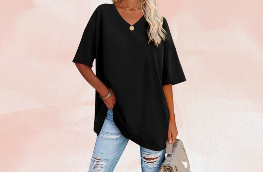 woman wearing oversized black shirt and ripped jeans from Fashionmia