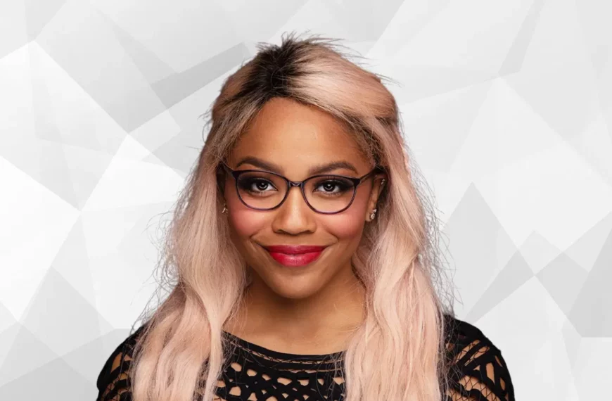 woman with blonde hair looking at camera, smiling, wearing glasses from Liingo eyewear